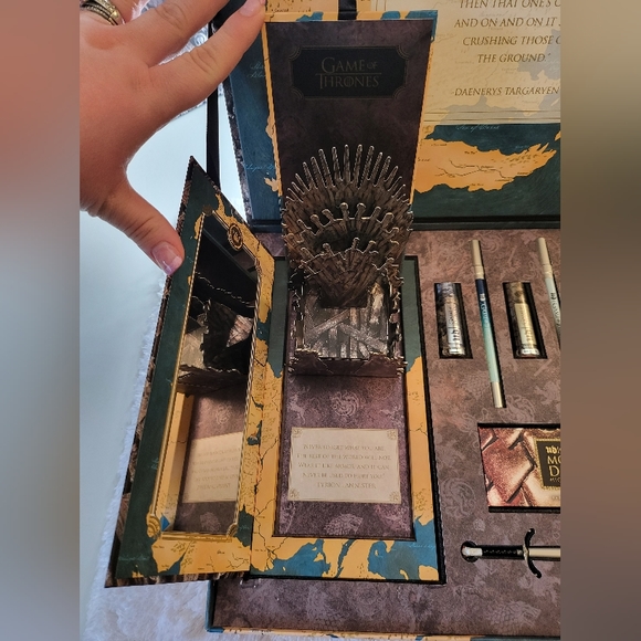 Game of Thrones Urban Decay Vault - Picture 8 of 11